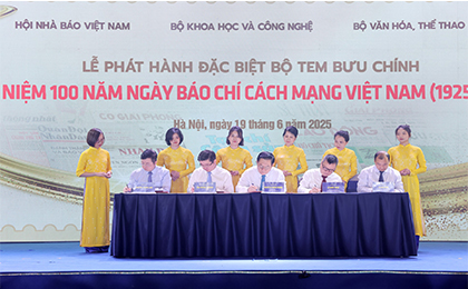 Chính thức phát hành bộ tem kỷ niệm 100 năm Ngày Báo chí Cách mạng Việt Nam
